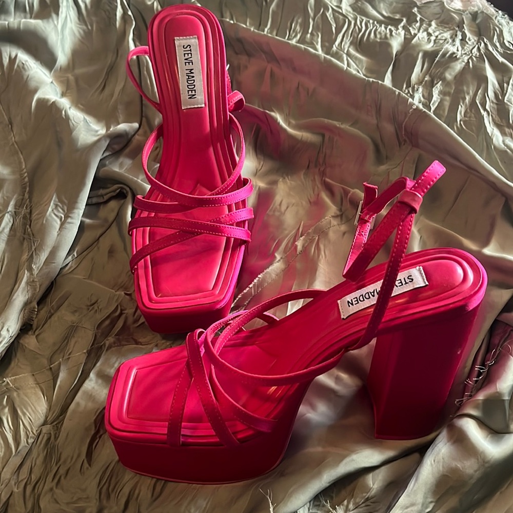 STEVE MADDEN hot pink satin strappy platforms